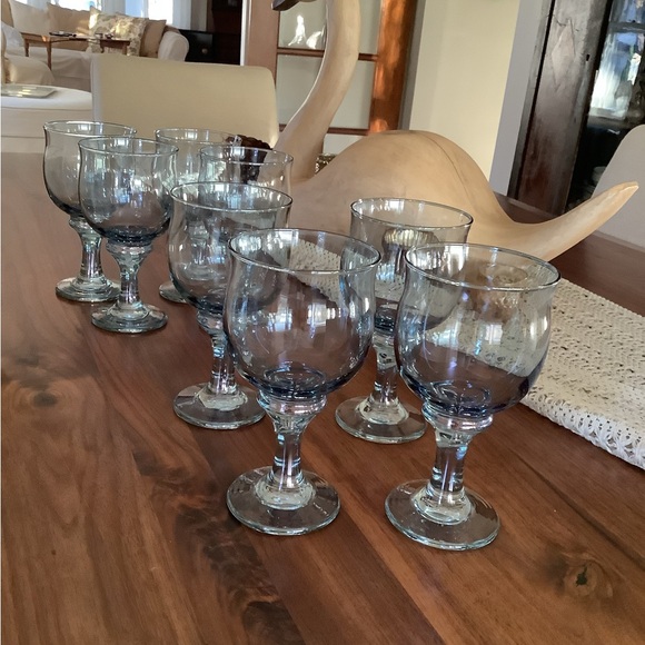 Vintage set of four gorgeous blue 12 ounce stemmed glasses - Picture 4 of 5